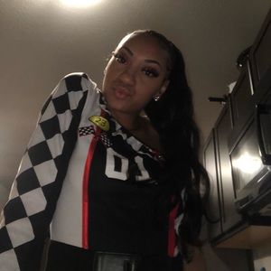 Meet your Posher, Ty